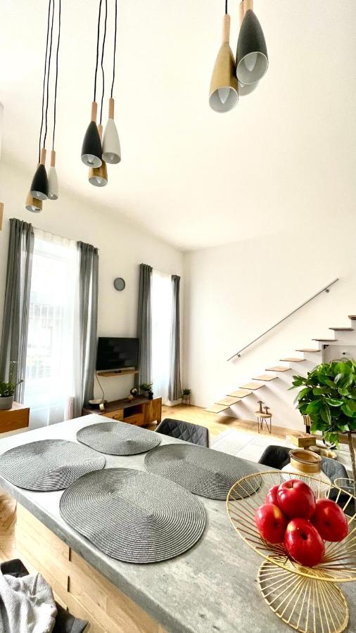 Brand New Sunny Apartment On Andrassy Street ブダペスト エクステリア 写真